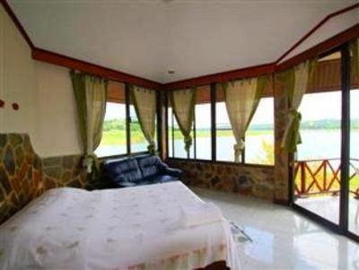 фото отеля Pornpailin Riverside Resort