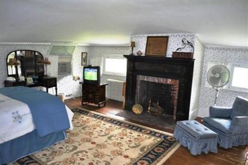 фото отеля Neighbour House Bed & Breakfast Long Valley