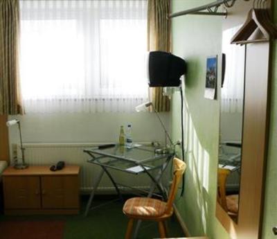 фото отеля Hotel Tannenhof Monchengladbach