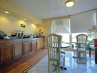 Americas Best Value Inn & Suites Williamstown