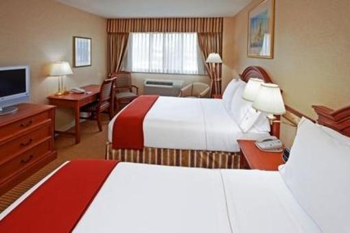 фото отеля Holiday Inn Express Lynbrook