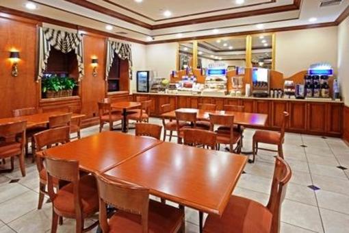 фото отеля Holiday Inn Express Lynbrook