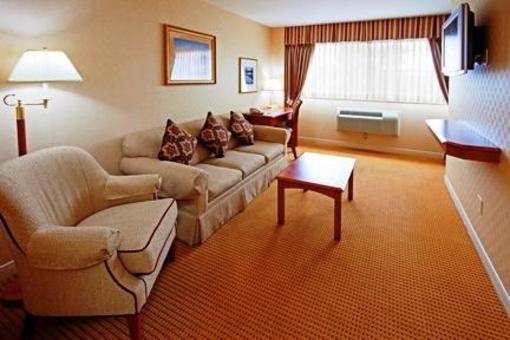 фото отеля Holiday Inn Express Lynbrook