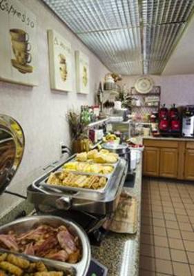 фото отеля BEST WESTERN War Bonnet Inn