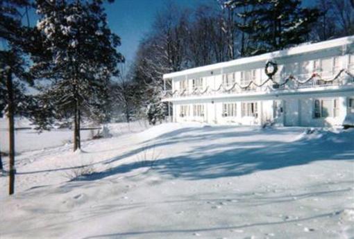 фото отеля Anton's on the Lake Country Inn Greenwood Lake
