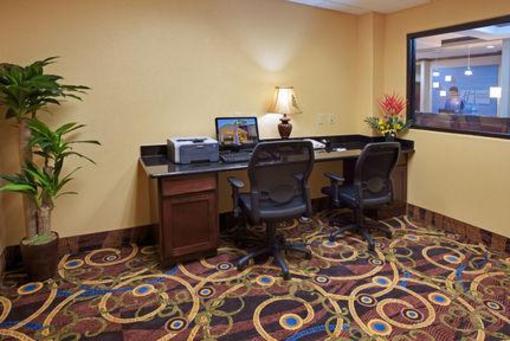 фото отеля Holiday Inn Express Hotel & Suites Waller