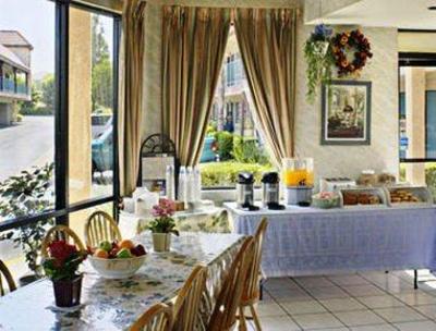 фото отеля Howard Johnson Express Inn Norco