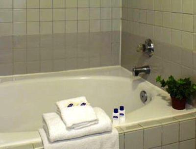 фото отеля Howard Johnson Express Inn Norco