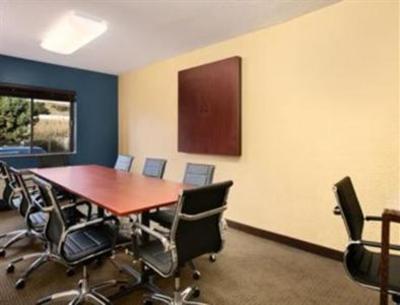 фото отеля Baymont Inn & Suites Glendale-Milwaukee-NE