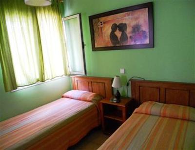 фото отеля Hostal Las Brisas Estepona