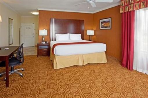 фото отеля Holiday Inn Express Hotel & Suites Katy