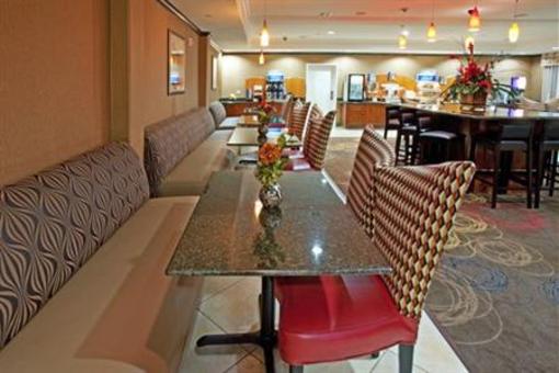 фото отеля Holiday Inn Express Hotel & Suites Katy