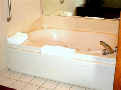 фото отеля National Heritage Inn and Suites