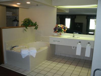 фото отеля National Heritage Inn and Suites
