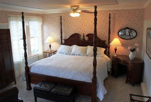 фото отеля Historic Requa Inn