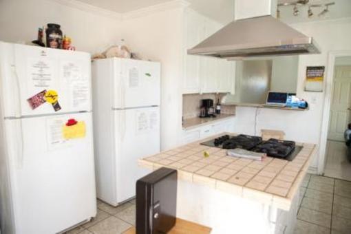 фото отеля Howard's Hostel-Hotel