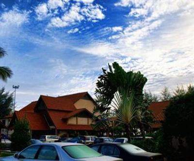 фото отеля Batu Burok Beach Resort