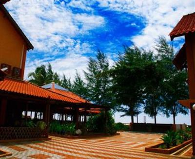 фото отеля Batu Burok Beach Resort