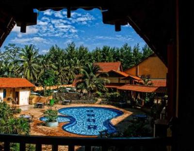 фото отеля Batu Burok Beach Resort