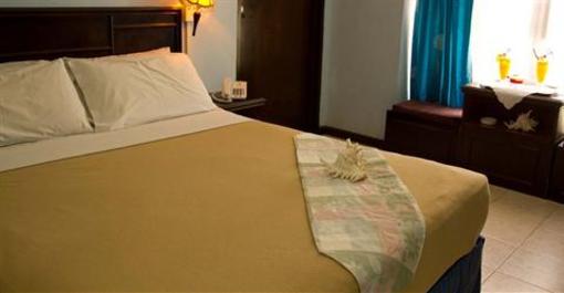 фото отеля Batu Burok Beach Resort
