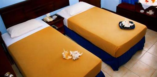 фото отеля Batu Burok Beach Resort