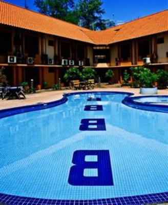 фото отеля Batu Burok Beach Resort