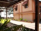 фото отеля Batu Burok Beach Resort