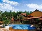 фото отеля Batu Burok Beach Resort