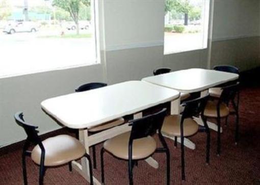 фото отеля Econo Lodge Inn & Suites Carbondale (Illinois)