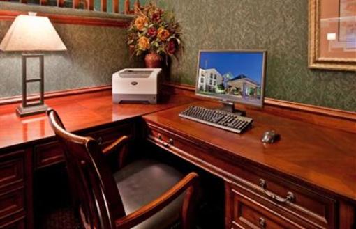 фото отеля Holiday Inn Express Warrensburg