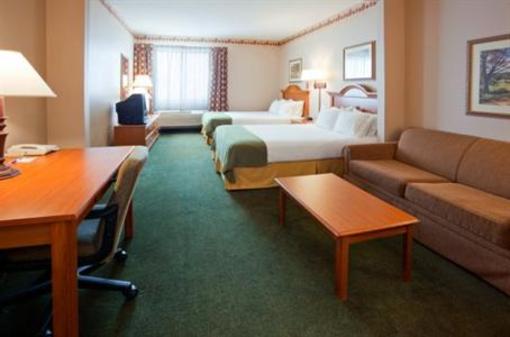 фото отеля Holiday Inn Express Hotel and Suites Winner