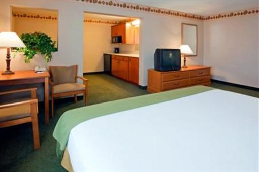 фото отеля Holiday Inn Express Hotel and Suites Winner