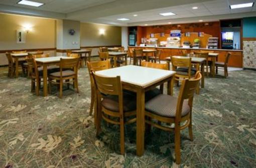 фото отеля Holiday Inn Express Hotel and Suites Winner
