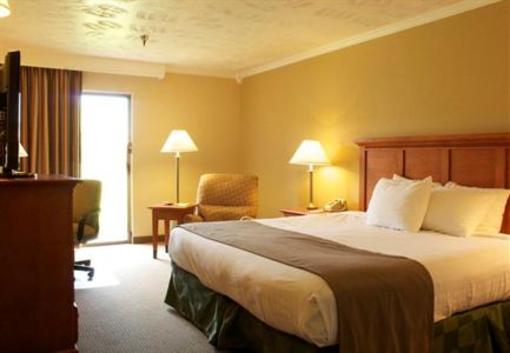 фото отеля BEST WESTERN Ahtanum Inn