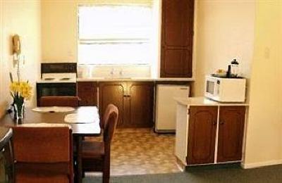 фото отеля Canterbury Court Motel