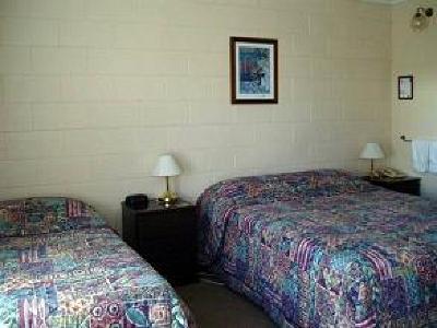 фото отеля Canterbury Court Motel