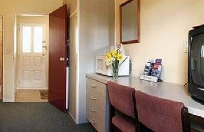 фото отеля Canterbury Court Motel