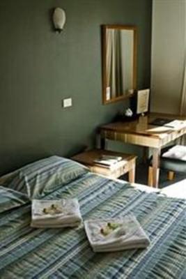 фото отеля City Crown Motel