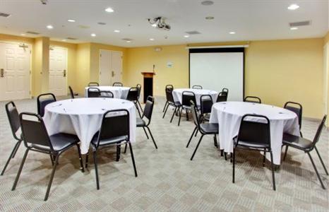 фото отеля Holiday Inn Express Hotel & Suites Lake Elsinore