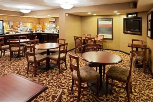 фото отеля Holiday Inn Express Reston Herndon-Dulles Airport