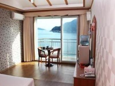 фото отеля Goodstay Jangseungpo Beach Hotel