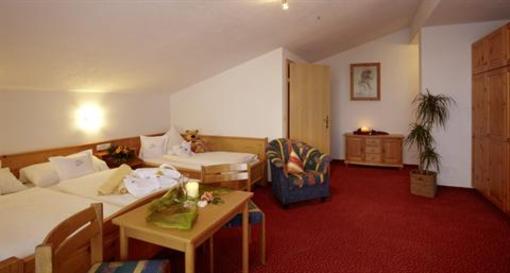 фото отеля Wohlfuehlhotel Berg Heil Holzgau