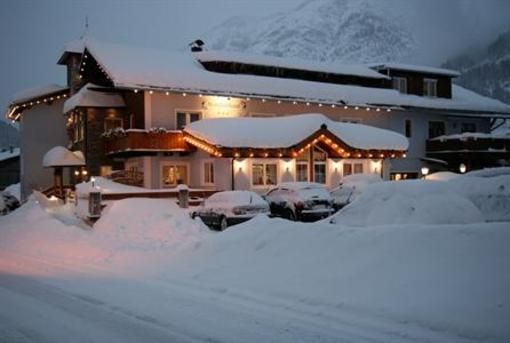 фото отеля Wohlfuehlhotel Berg Heil Holzgau