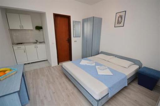 фото отеля Apartments Cenic