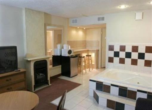 фото отеля Econo Lodge Inn & Suites White Haven
