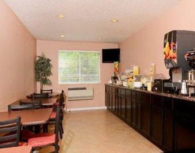 фото отеля Quality Inn And Suites West Bend