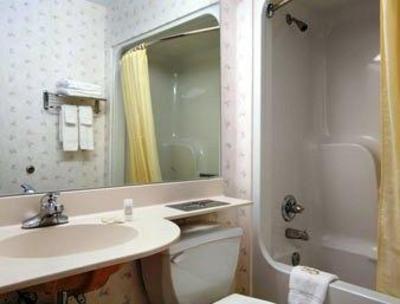 фото отеля Microtel Inn & Suites Charlotte Matthews