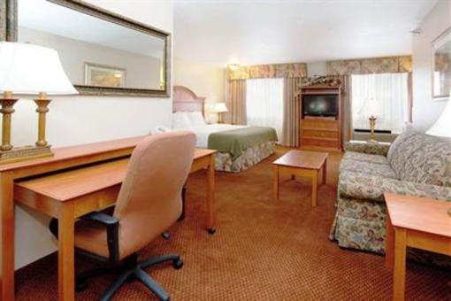 фото отеля Holiday Inn Express Alliance
