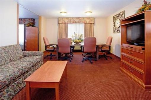 фото отеля Holiday Inn Express Alliance