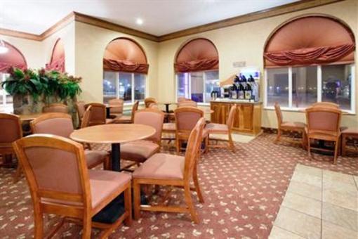 фото отеля Holiday Inn Express Alliance